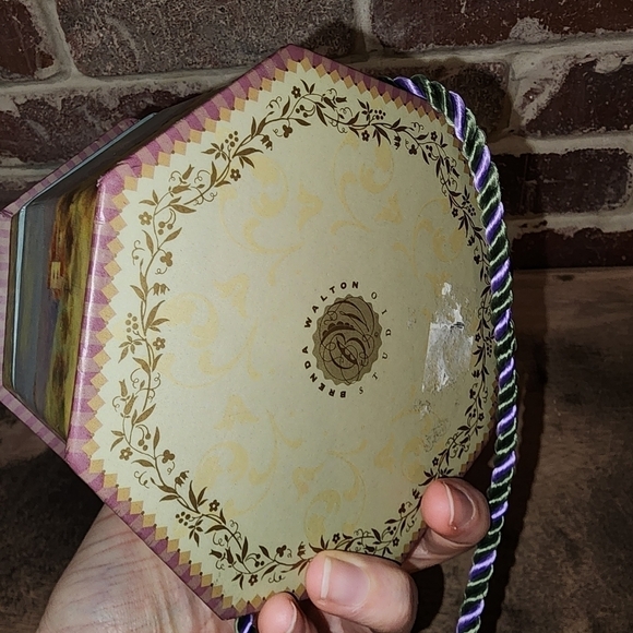 Taylor Swift Fearless Inspired Gift Box w/ Set Of 4 Glowing Bracelets - Picture 8 of 8